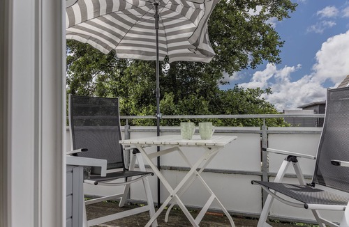 Carolinensiel Apartment | Modern and modern: The bright, comfortable upper floor apartment has room for