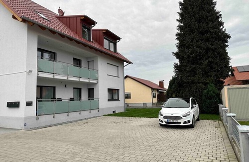 Stephansposching Condo | Modern apartment with kitchen & parking
