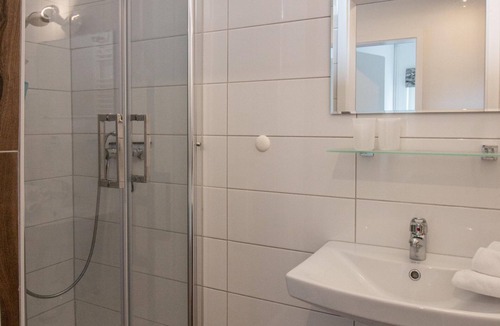 Greetsiel Apartment | Modern apartment in the center of Greetsiel with covered terrace