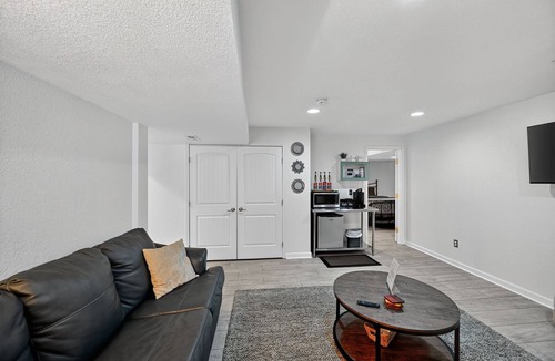 Commerce City Apartment | Modern Apartment w/AC Near Parks Dining & DIA