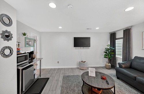 Commerce City Apartment | Modern Apartment w/AC Near Parks Dining & DIA