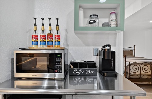 Commerce City Apartment | Modern Apartment w/AC Near Parks Dining & DIA