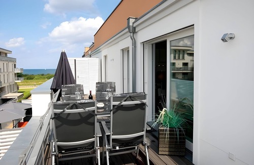 Boergerende-Rethwisch Apartment | Modern apartment with partial sea view, private balcony and close to the beach