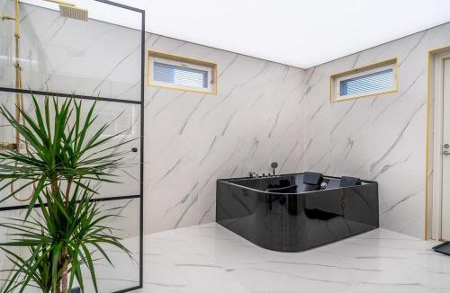Vaasa Apartment | Modern apartment with jacuzzi and sauna
