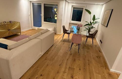 Solln Apartment | Modern apartment with terrace in Solln