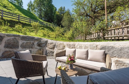 Kitzbuehel Apartment | Modern chalet with a spacious patio