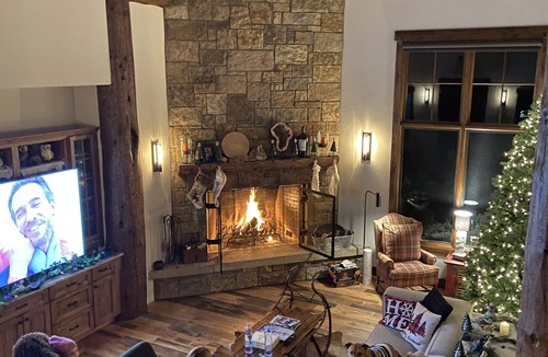 Edwards Ski Chalet | Modern Chalet on the River. Hot Tub, Fireplace , Newly furnished Fishing, Hiking