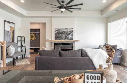 Grand Junction House | Modern cozy 4-bedroom house in pleasant Grand Junction