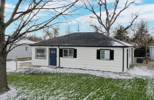 Jewell Heights - Hoffman Heights House | Modern Family Home with Three King Beds Near VA & Anschutz