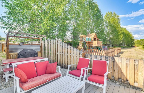 Granby Cabin | Modern Granby Retreat: Fish, Hike & Relax!