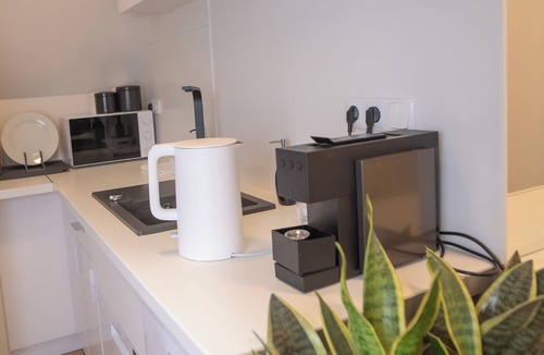 Eidelstedt Apartment | Modern Hamburg apartment. The large bright room + private bathroom