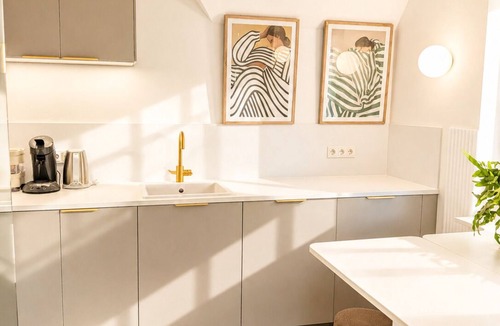 Eidelstedt Apartment | Modern Heritage private Studio: Eichenblick Balkon