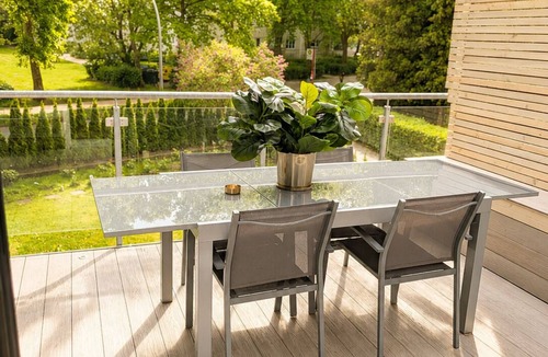 Eidelstedt Apartment | Modern Heritage private Studio: Eichenblick Balkon