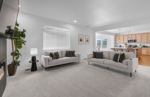 Commerce City House | Modern Home 10 minutes from the Denver International Airport & Gaylord Resort!
