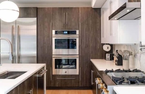 North Bergen Condo | Modern Luxury 4BR Home Den NYC Views