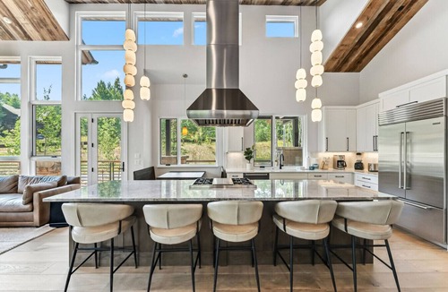 Silverthorne House | Modern Luxury Home Near 4 Ski Resorts