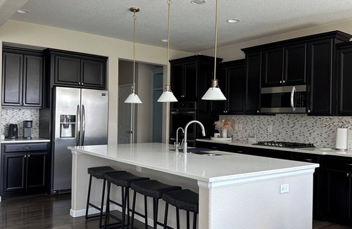 Commerce City House | Modern Oasis/Family Friendly/Hot Tub/Spacious