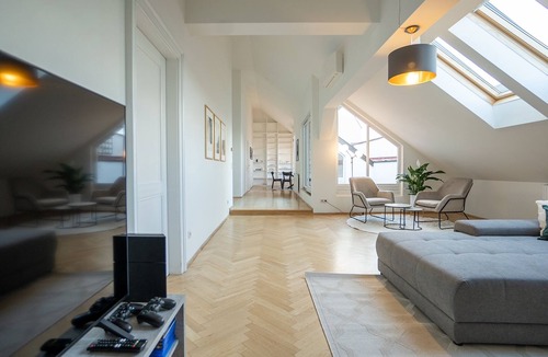 Mariahilf Apartment | Modern Penthouse City Center