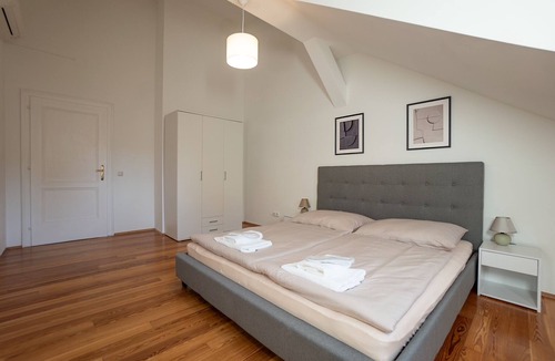 Mariahilf Apartment | Modern Penthouse City Center