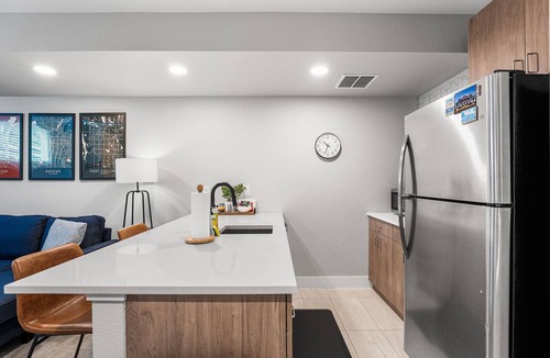 Villa Park Apartment | Modern Private Suite | Walk to Rail + Broncos