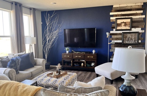 Commerce City House | Modern retreat with Mountain Views and hot tub