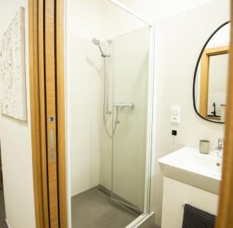 Zizkov Apartment | Modern & spacious apartment near the old town