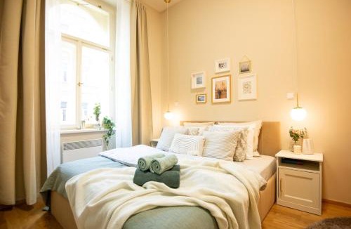 Zizkov Apartment | Modern & spacious apartment near the old town