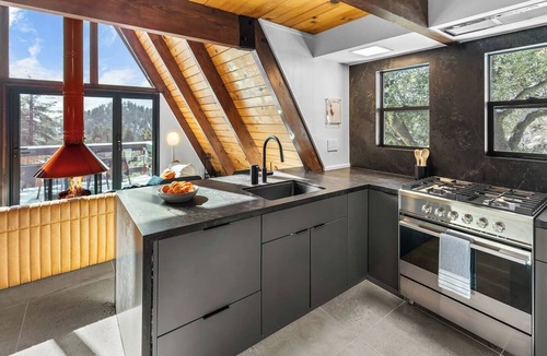 Arrowbear Lake Cabin | Modern Swiss Chalet | Sweeping Views | Hot Tub