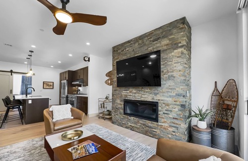 Silverthorne House | Modern Townhome, Amazing views from the Rooftop Hot tub 541