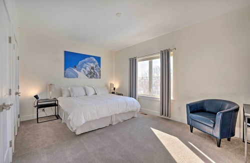 Louisville House | Modern Townhome, Day Trip to Colorado Ski Resorts!