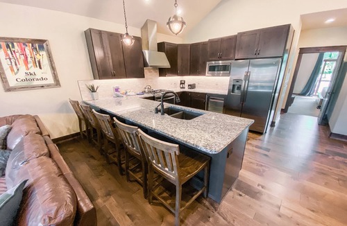 River Run House | Modern Townhome | Slope View | Private Hot tub