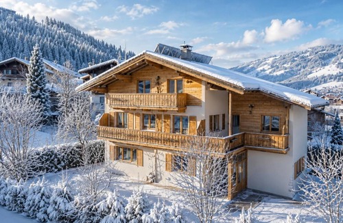 Kitzbuehel House | Modern vacation home near the gondolas