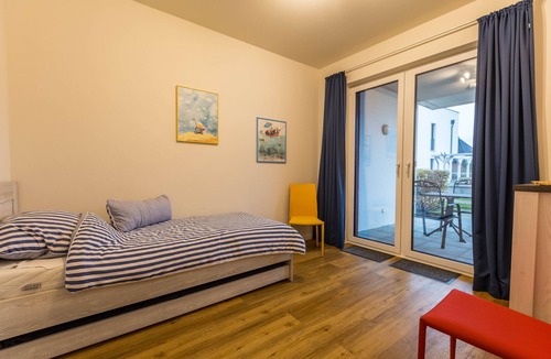 Busum Apartment | Modern Vacation Apartment "Büsumperle Rot" in Central Location with Wi-Fi