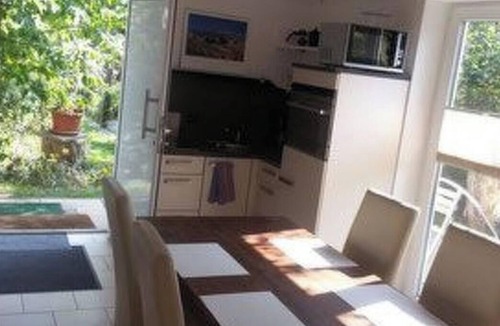 Altglienicke Apartment | Moderne Maisonette-Wohnung mit Terrasse by Interhome