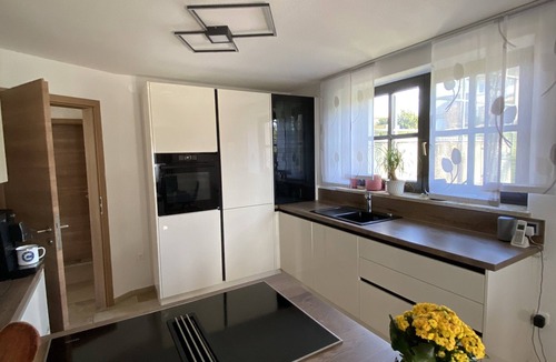 Wassertruedingen Apartment | Moderne, neu Eingerichtete Ferienwohnung auf dem Land