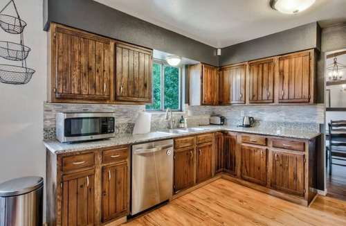 Northeast Colorado Springs House | Monthly Stays | Fenced Outdoor space with Firepit
