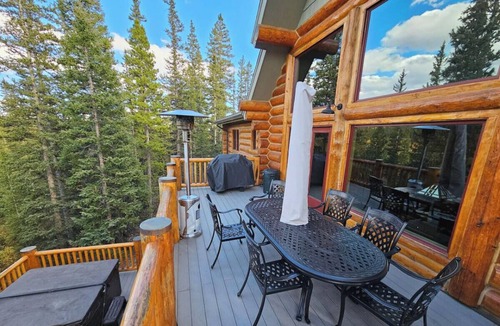 Valley of the Sun Cabin | Moose Mtn Lodge/Luxury Cabin/Hot Tub/Fireplace
