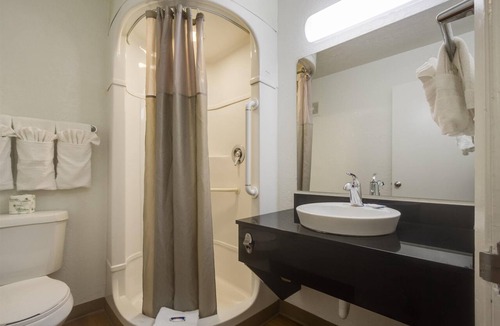 North Alameda Hotel | Motel 6 – Lakewood, CO