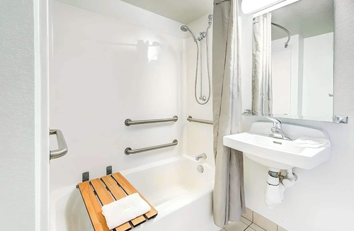 Dupont Hotel | Motel 6 Thornton, CO