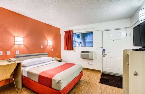 Arvada Plaza Area Hotel | Motel 6 Wheat Ridge, CO - West - Denver North