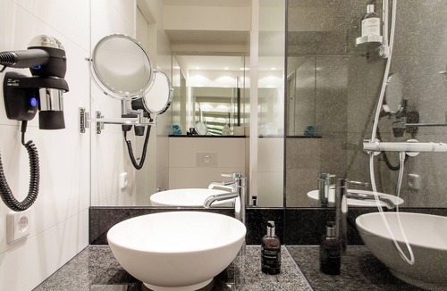 Alte Heide-Hirschau Hotel | Motel One München-Parkstadt Schwabing
