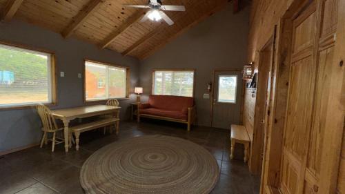 La Sal Bed & Breakfast | Mount Peale Country Inn near Moab