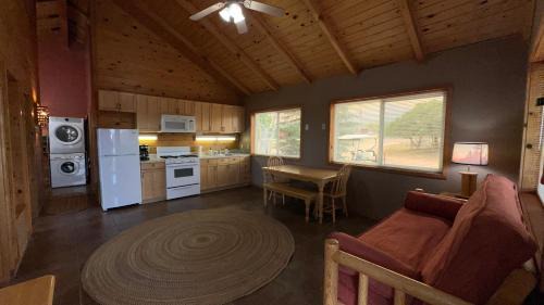 La Sal Bed & Breakfast | Mount Peale Country Inn near Moab