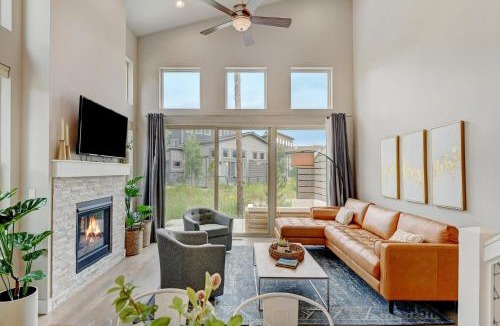 Rendezvous House | Mountain Cabin 27 I Private Hot Tub I Great Views I Activity Program