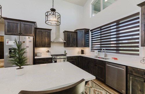 Lake Hatcher Park House | Mountain-Chic Escape | Hot Tub, Views & AC