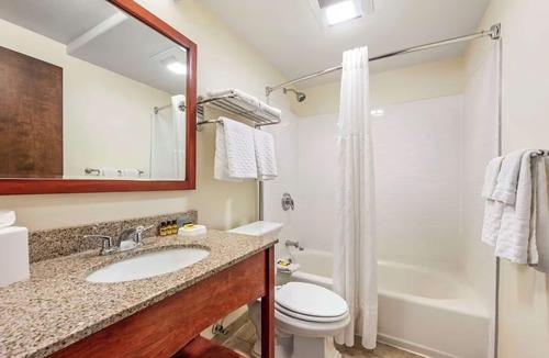 Eagle Hotel | Mountain Comfort Near Vail & Beaver Creek | 2 Units | Pool & Breakfast Included