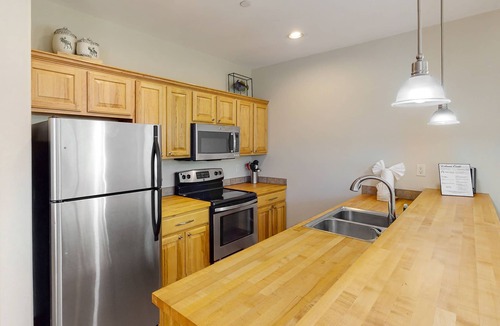 Willow Grove Condo | Mountain Condo by the River & Town w/Shared Hot Tub, Private Balcony, & WiFi
