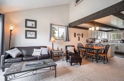 Fraser House | Mountain Condo with Free shuttle to Winter Park town and ski hill. Pool/Hot tubs