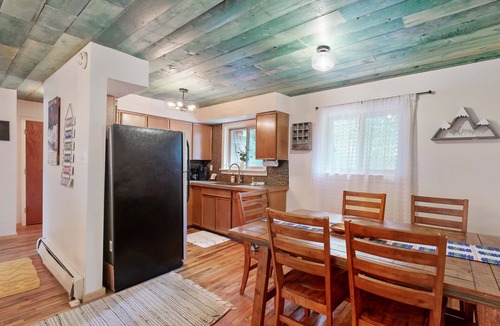 Arroyo Seco Condo | Mountain Escape - Easy Ski, Bike & Hike Access