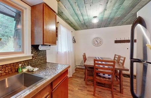 Arroyo Seco Condo | Mountain Escape - Easy Ski, Bike & Hike Access